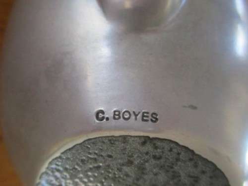 STUNNING AND COLLECTABLE - CARROL BOYES SAUCE POURER/GRAVY BOAT