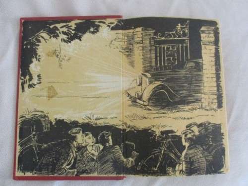 1952 HARD COVER  - ENID BLYTON - FIVE GET INTO TROUBLE