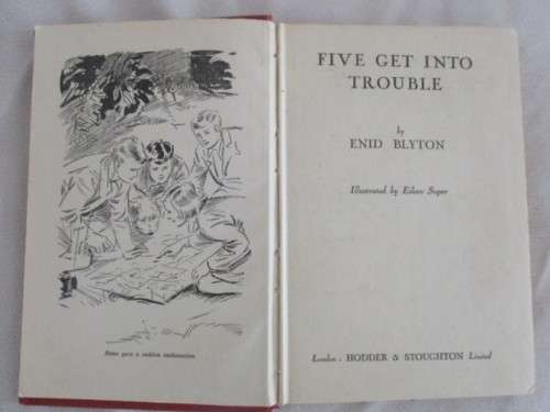 1952 HARD COVER  - ENID BLYTON - FIVE GET INTO TROUBLE