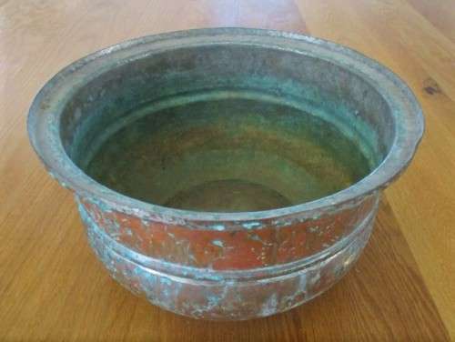 AN OLD VINTAGE HAND HAMMERED COPPER PLATED PLANTER FOR YOUR POT PLANTS - LOVELY PATINA!!