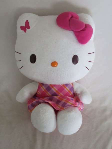 BARGAIN TIME!!  A LARGE COLLECTABLE PLUSH HELLO KITTY