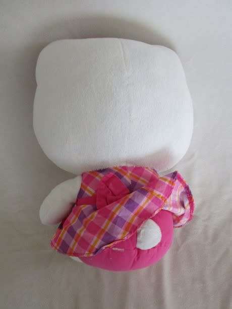 BARGAIN TIME!!  A LARGE COLLECTABLE PLUSH HELLO KITTY
