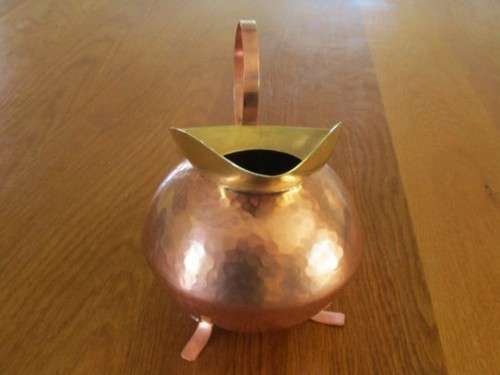 STUNNING VINTAGE HAND BEATEN, FAT-BELLIED COPPER AND BRASS FOOTED JUG/PITCHER