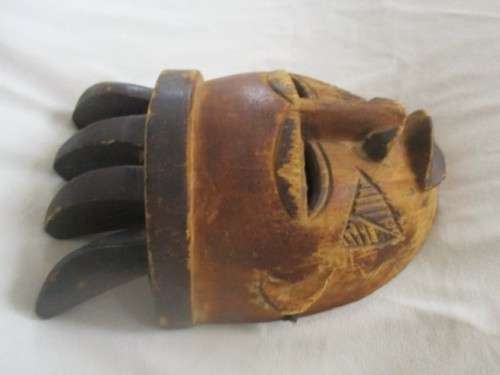 A VINTAGE/ANTIQUE HAND CARVED WOODEN AFRICAN TRIBAL MASK - PUNU?
