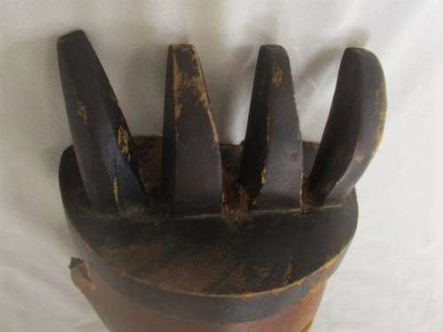 A VINTAGE/ANTIQUE HAND CARVED WOODEN AFRICAN TRIBAL MASK - PUNU?