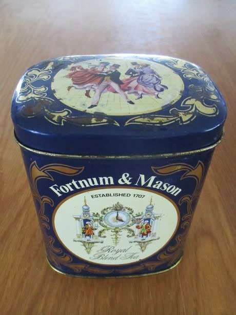 A VERY PRETTY VINTAGE FORTNUM & MASON TEA TIN