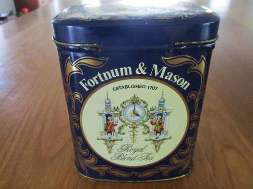 A VERY PRETTY VINTAGE FORTNUM & MASON TEA TIN