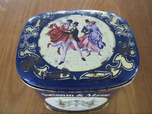 A VERY PRETTY VINTAGE FORTNUM & MASON TEA TIN