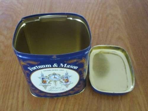 A VERY PRETTY VINTAGE FORTNUM & MASON TEA TIN