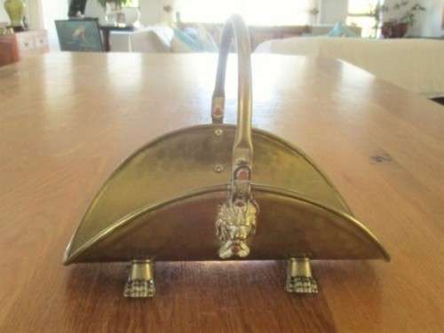 VINTAGE HAMMERED SOLID BRASS FLOWER PICKING BASKET WITH LION HEAD & PAW DETAILS (COPPER FASTENINGS)S
