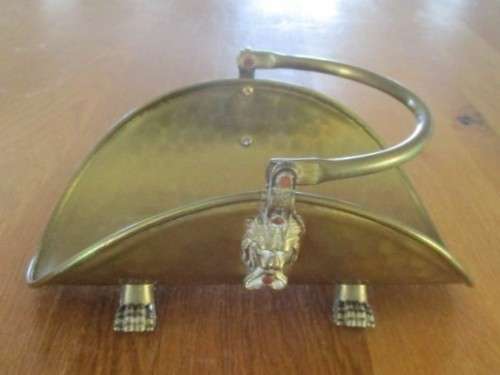 VINTAGE HAMMERED SOLID BRASS FLOWER PICKING BASKET WITH LION HEAD & PAW DETAILS (COPPER FASTENINGS)S