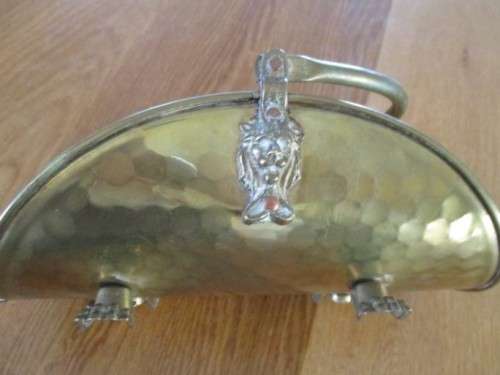 VINTAGE HAMMERED SOLID BRASS FLOWER PICKING BASKET WITH LION HEAD & PAW DETAILS (COPPER FASTENINGS)S