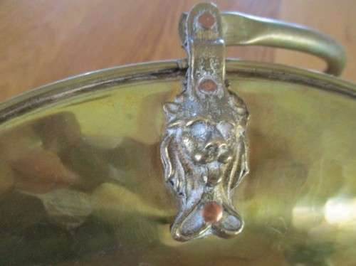 VINTAGE HAMMERED SOLID BRASS FLOWER PICKING BASKET WITH LION HEAD & PAW DETAILS (COPPER FASTENINGS)S