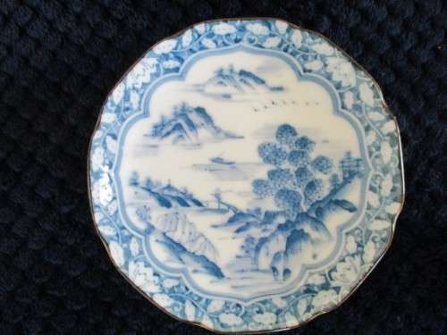 A BLUE AND WHITE ORIENTAL PIN DISH - SIGNED