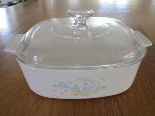 RARE - LARGE 2 LITRE LIDDED CASSEROLE DISH WITH DELICATE COUNTRY CORNFLOWER DESIGN