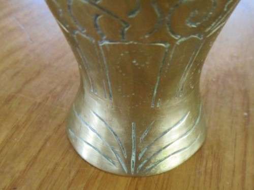 A  VINTAGE SOLID BRASS CHINESE VASE ENGRAVED WITH DRAGON
