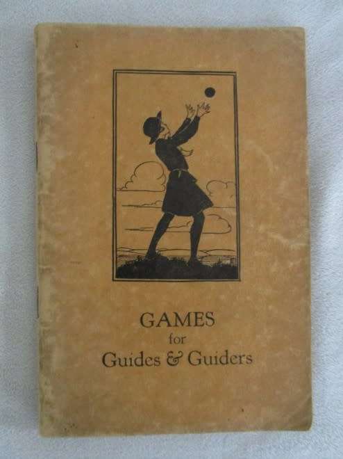 A RARE COLLECTABLE - 1930 SOFT COVER - A GAMES BOOK FOR GUIDERS AND GUIDES BY H.B. DAVIDSON