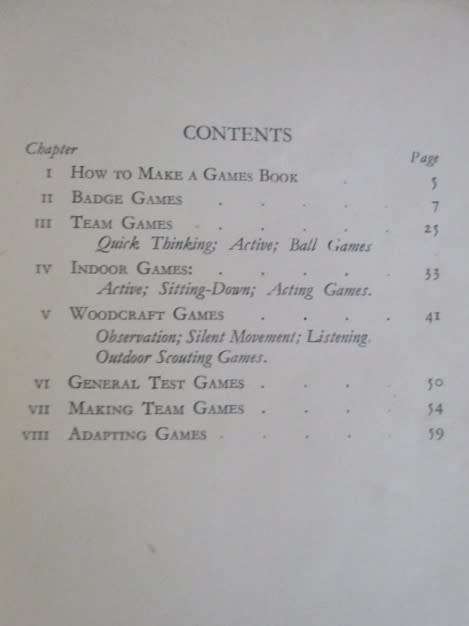 A RARE COLLECTABLE - 1930 SOFT COVER - A GAMES BOOK FOR GUIDERS AND GUIDES BY H.B. DAVIDSON