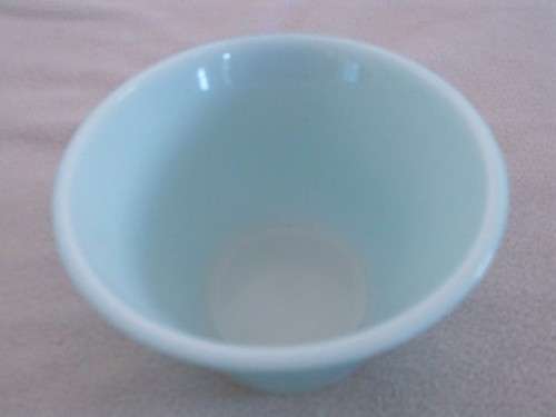 TWO PRETTY VINTAGE PYREX RAMEKINS - MADE IN ENGLAND