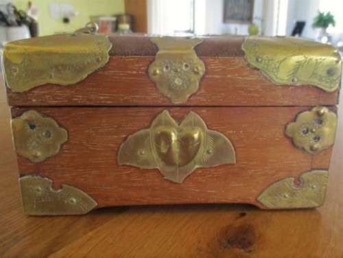 VINTAGE CHINESE WOODEN BOX WITH DETAILED BRASS OVERLAY AND TURTLE LATCH - MARK AND SIGNATURE ON BASE