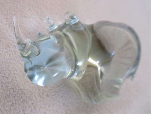 SMALL NGWENYA GLASS RHINO IN PERFECT CONDITION