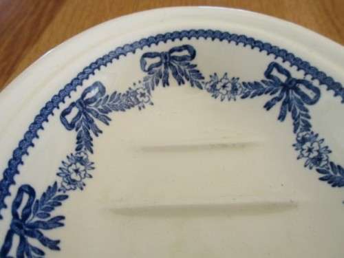 A VINTAGE MASON'S (MEMBER OF WEDGEWOOD) CRABTREE & EVELYN BLUE AND WHITE SOAP DISH