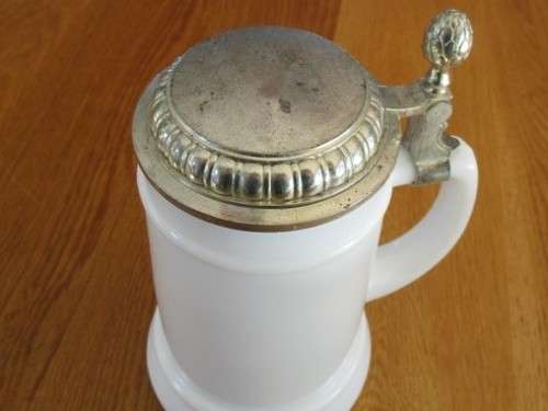 A RARE VINTAGE BMF MILK GLASS BEER STEIN MADE IN WEST GERMANY - DEPICTING OPERA, AIDA