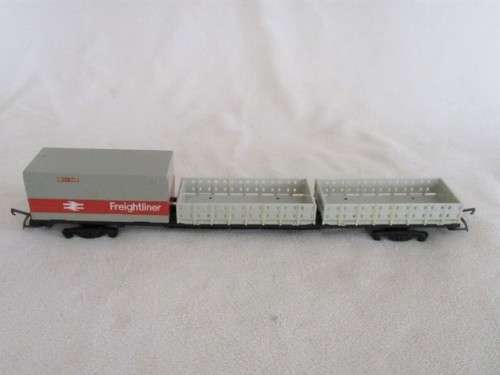 N0 9  - FREIGHTLINER (NO WHEELS - SPARE PARTS?)