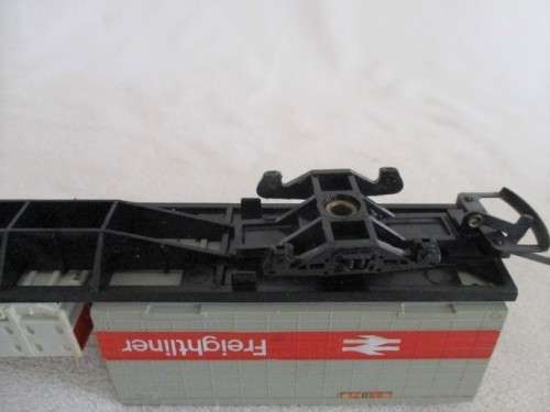 N0 9  - FREIGHTLINER (NO WHEELS - SPARE PARTS?)