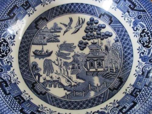 PRETTY BLUE AND WHITE CHURCHILL, ENGLAND WILLOW PATTERN  BREAKFAST DISH