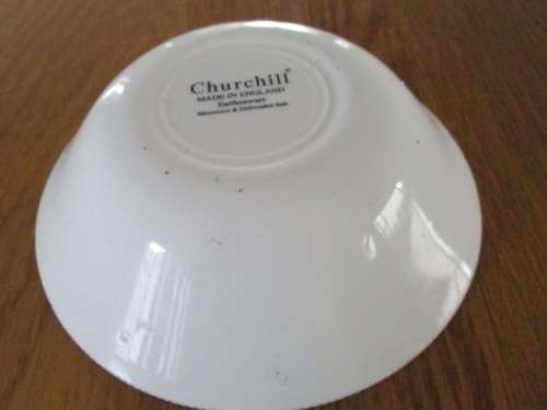 PRETTY BLUE AND WHITE CHURCHILL, ENGLAND WILLOW PATTERN  BREAKFAST DISH