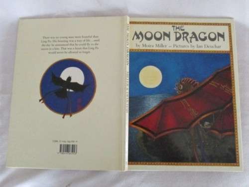 1989  HARD COVER  - THE MOON DRAGON BY MOIRA MILLER - BEAUTIFULLY ILLUSTRATED