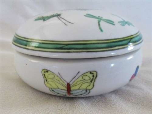 BEAUTIFUL HAND PAINTED PORCELAIN TRINKET BOX WITH BUTTERFLIES AND OTHER PRETTY CREATURES