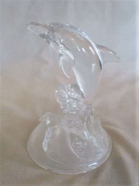 A BEAUTIFUL GLASS DOLPHIN IN PERFECT CONDITION - 16CM TALL
