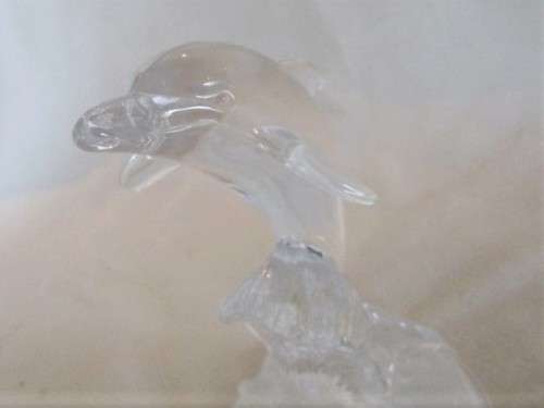 A BEAUTIFUL GLASS DOLPHIN IN PERFECT CONDITION - 16CM TALL