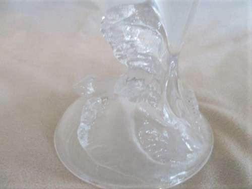 A BEAUTIFUL GLASS DOLPHIN IN PERFECT CONDITION - 16CM TALL