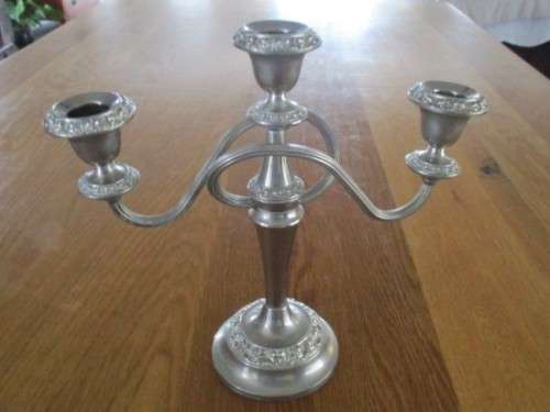A LOVELY, ORNATE SILVER PLATED  IANTHE OF ENGLAND THREE ARM CANDELABRA