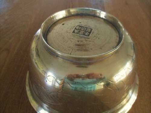 LARGE VINTAGE CHINESE BRASS BOWL WITH MYTHICAL BEAST DESIGN - SIGNED
