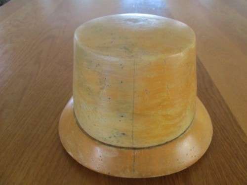 STRAIGHT OUT OF GREAT GATSBY AND THE ROARING TWENTIES!  ANTIQUE MILLINER'S WOODEN HAT MOULD