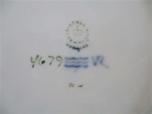 LOVELY LARGE ROYAL COPENHAGEN BLUE AND WHITE PORCELAIN PLATE DEPICTING DENMARK`S LITTLE MERMAID