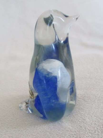 SMALL NGWENYA GLASS PENGUIN WITH SWIRL IN PERFECT CONDITION
