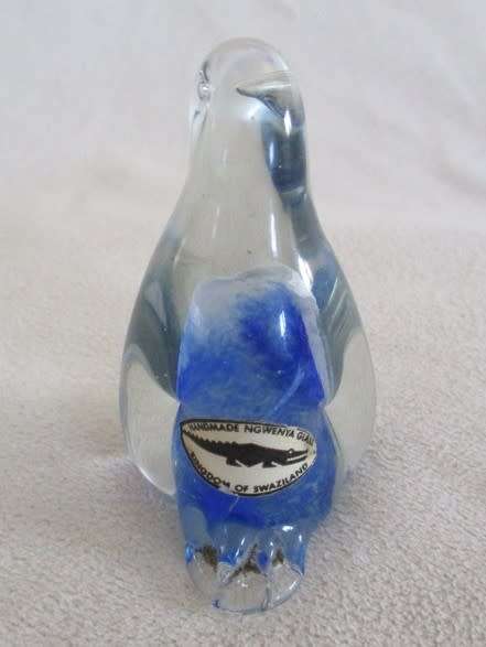 SMALL NGWENYA GLASS PENGUIN WITH SWIRL IN PERFECT CONDITION