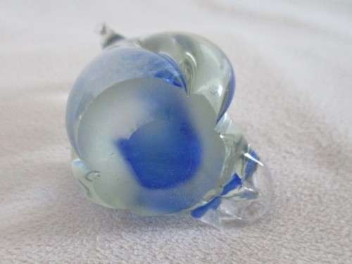 SMALL NGWENYA GLASS PENGUIN WITH SWIRL IN PERFECT CONDITION