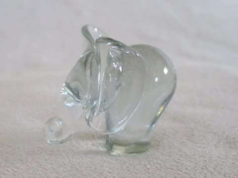 A TINY NGWENYA GLASS ELEPHANT IN PERFECT CONDITION