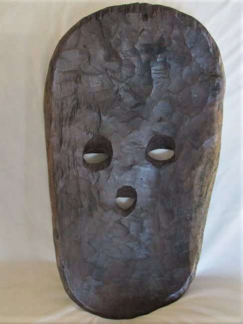 AN UNUSUAL VERY LARGE INTRICATELY CARVED WOODEN AFRICAN MASK