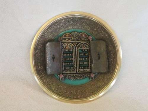VINTAGE JUDAICA - BRASS PLAQUE WITH TWO SHUTTERS WHICH OPEN TO REVEAL ? TORAH? TEN COMMANDMENTS?