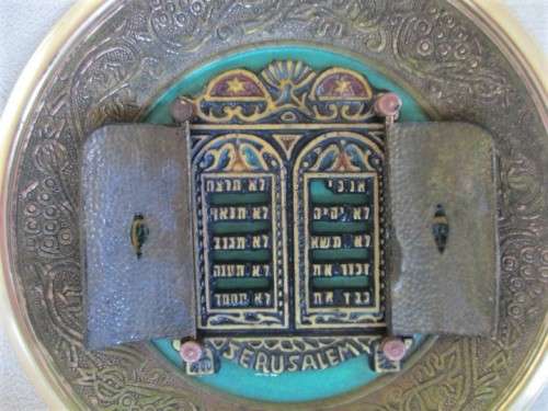 VINTAGE JUDAICA - BRASS PLAQUE WITH TWO SHUTTERS WHICH OPEN TO REVEAL ? TORAH? TEN COMMANDMENTS?