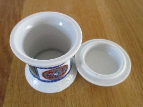 ELIZABETH ARDEN HOLDER FROM THE `BRYZANTIUM` SERIES
