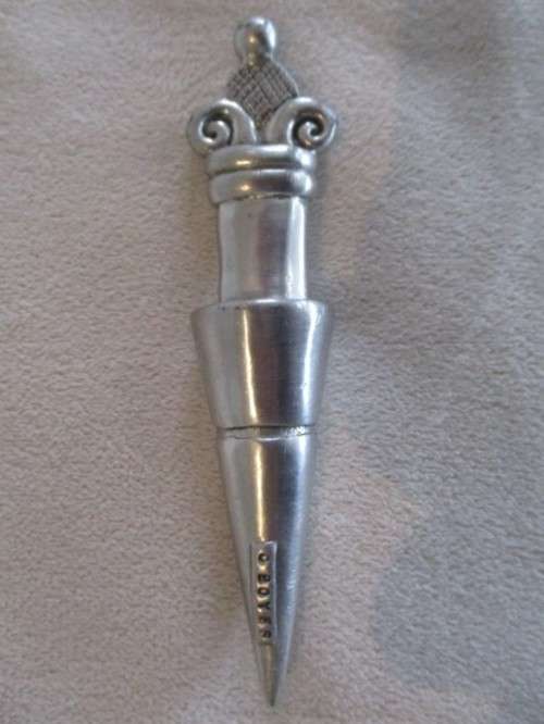 A VINTAGE 1996 CARROL BOYES BOTTLE STOPPER - ENGRAVED BY OLD MUTUAL