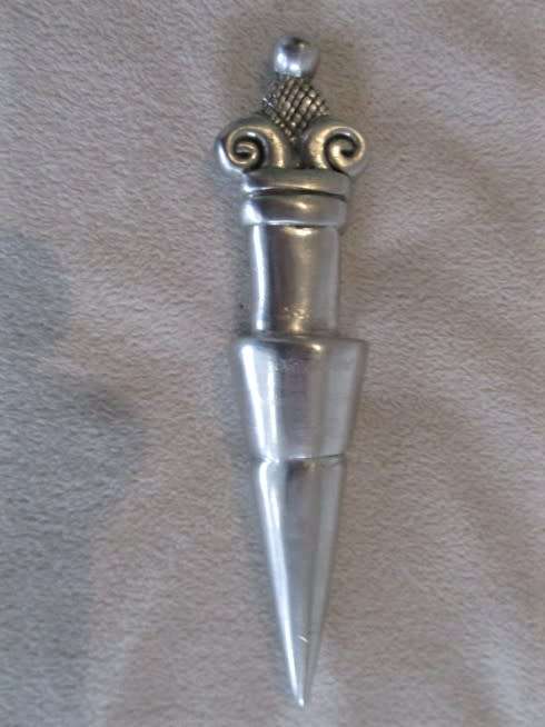 A VINTAGE 1996 CARROL BOYES BOTTLE STOPPER - ENGRAVED BY OLD MUTUAL